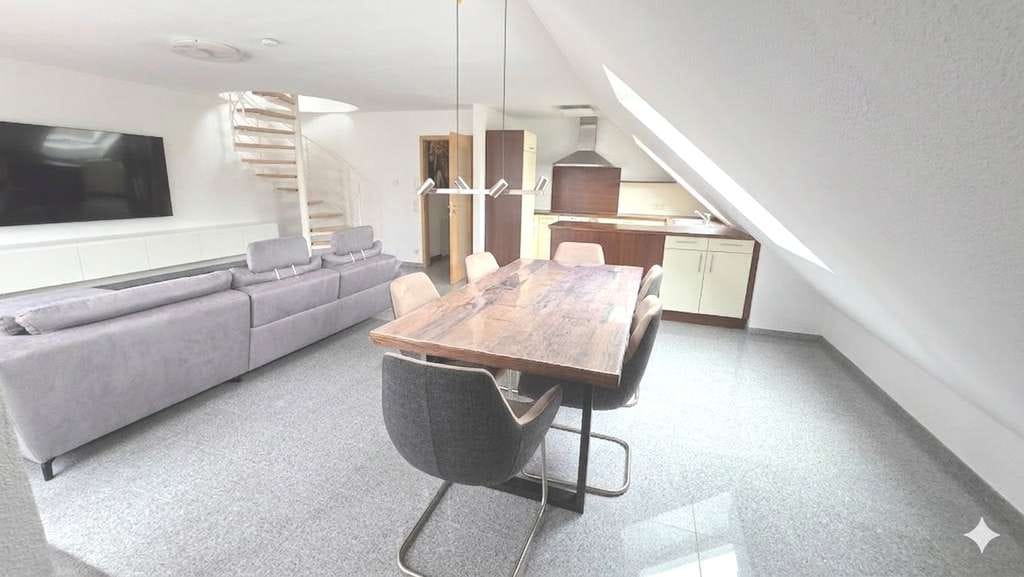 Immobilie in Gemmrigheim - Exklusives Wohnerlebnis in Gemmrigheim: Kernsanierte 4-Zimmer-Maisonette mit Galerie, Aufzug und Wei - Bild 3
