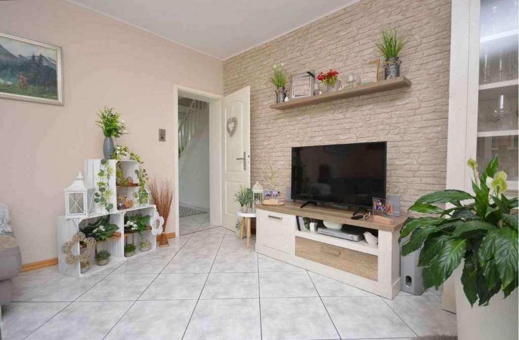 Immobilie in Wahrenholz - Wunderschöne, liebevoll gepflegte Doppelhaushälfte mit Keller + Garage. - Bild 2