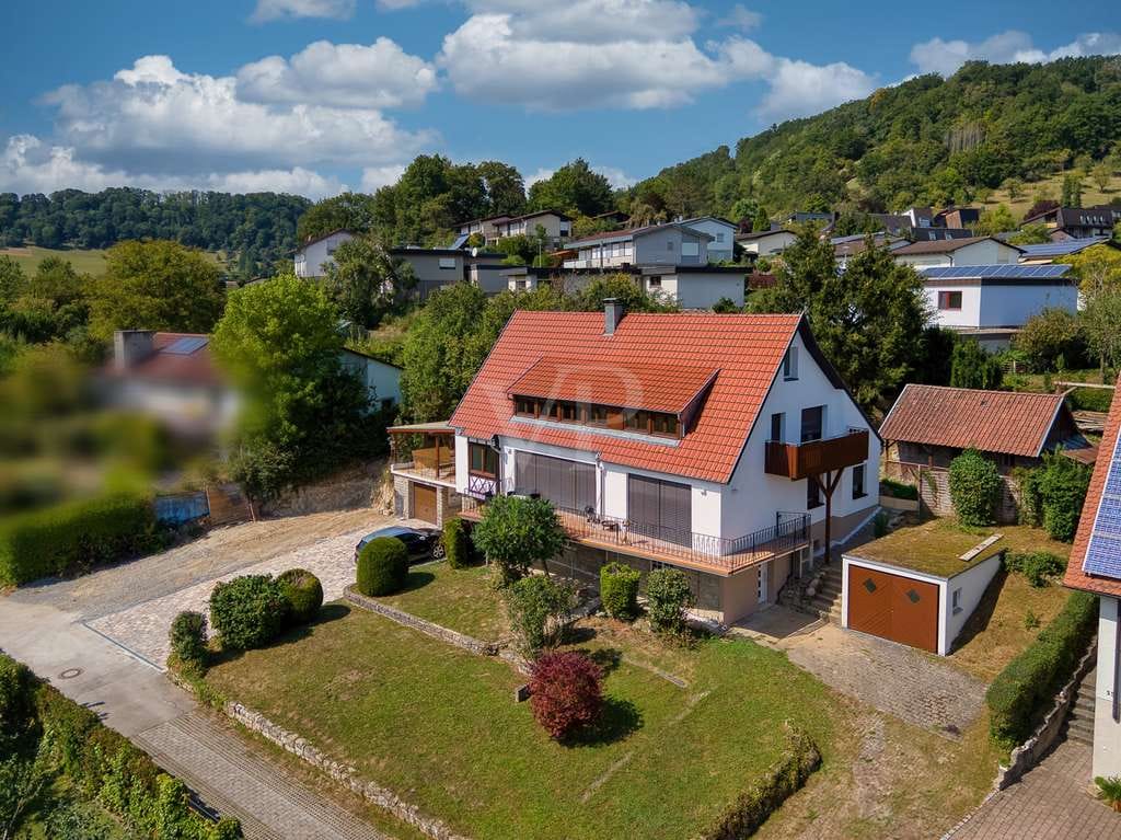 Immobilie in Untermünkheim - Modernisiertes Zweifamilienhaus mit Weitblick und zukunftsweisender Technik - Bild 1
