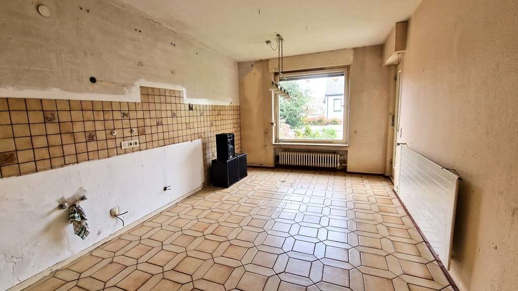 Immobilie in Würselen - Broichweiden!
Große, modernisierungsbedürftige 5-Zimmerwohnung mit Balkon und Garage - Bild 4