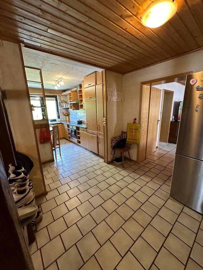 Immobilie in Mossautal - Zweifamilienhaus mit Garten und vier Garagen plus Einliegerwohnung - Bild 4