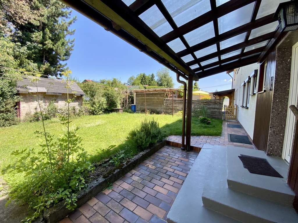 Immobilie in Ainring - Freundliche sanierte 2,5 Zimmer-Wohnung mit Balkon, Garten und Carport - Bild 1
