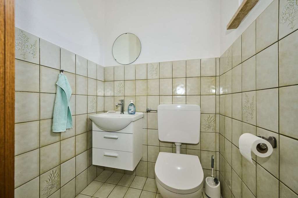 Immobilie in Rain - Ihr Zuhause für jede Lebensphase: Modernisierter Bungalow mit Luftwärmepumpe, Terrasse & Traumgarten - Bild 2