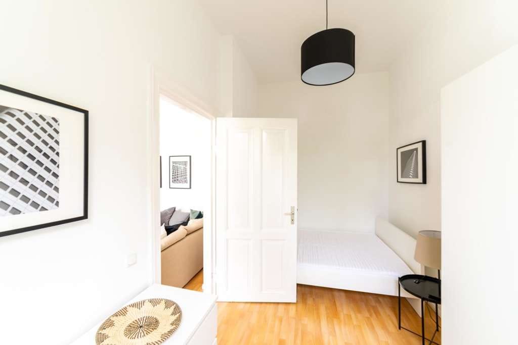 Immobilie in Potsdam - Praktische 2-Zimmer-Altbauwohnung nähe Cecilienhof -aktuell vermietet! Jetzt provisionsfrei erwerben - Bild 4