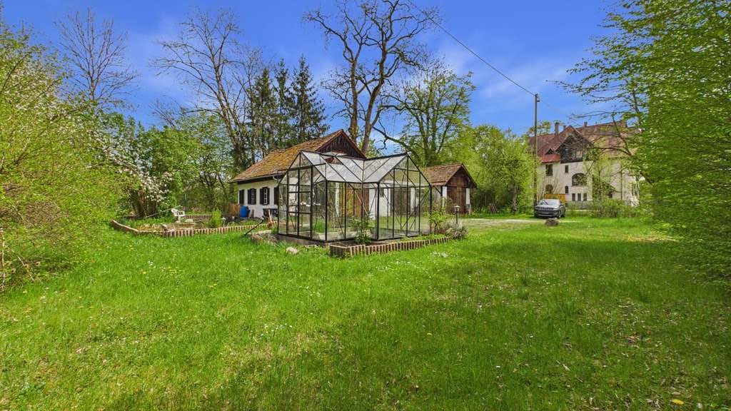 Immobilie in Aitrach - Herrschaftliches Wohnen- stilvolle Villa mit weitläufigem Gartengrundstück und modernster Haustechni - Bild 2