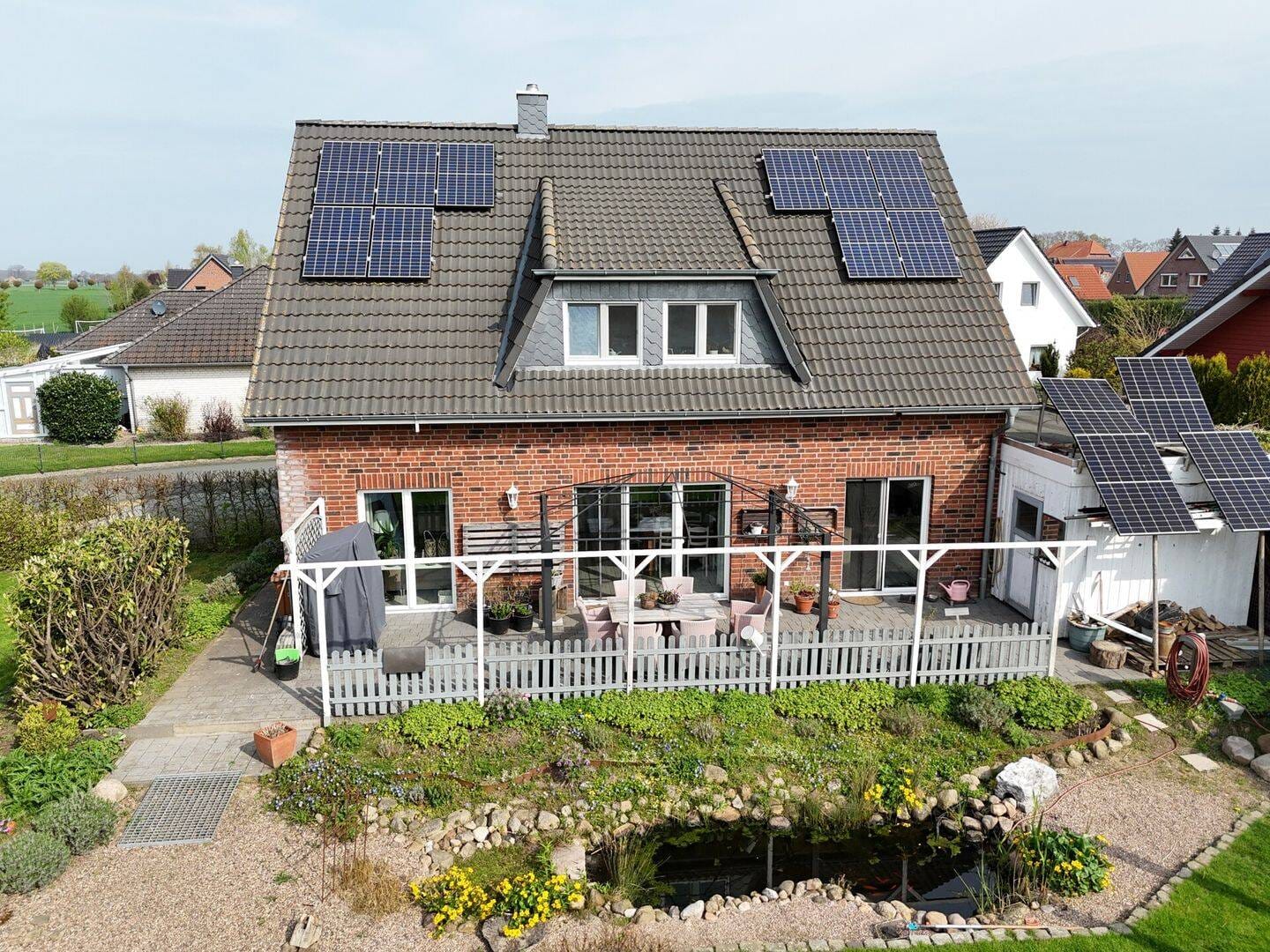 Immobilie in Affinghausen - Helles, energieeffizientes Rotklinkerhaus in ländlicher Idylle mit parkähnlicher Gartenanlage - Bild 1