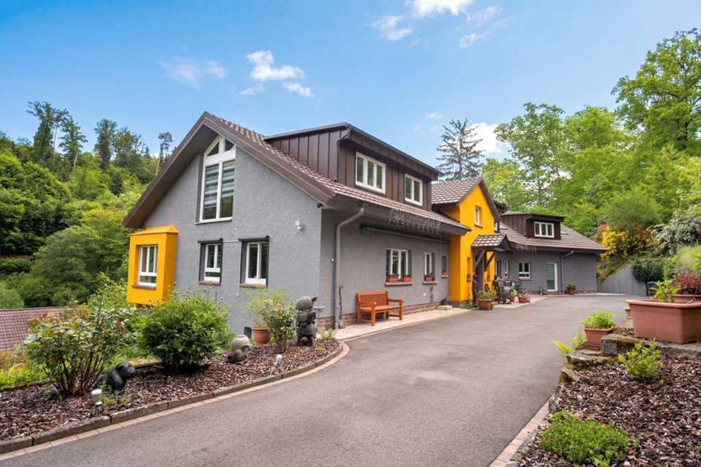 Immobilie in Marxzell - MARXZELL: Liebevoll saniertes Mehrfamilienhaus mit 4 Wohneinheiten ca. 450 m² Wohnfläche - Bild 0