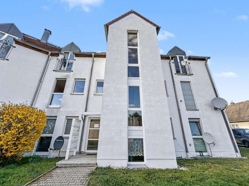 Immobilie in Schkopau - Kapitalanlage oder Eigenheim, gepflegte 2‑Zimmer‑Eigentumswohnung mit Stellplatz in Hohenweiden - Bild 0