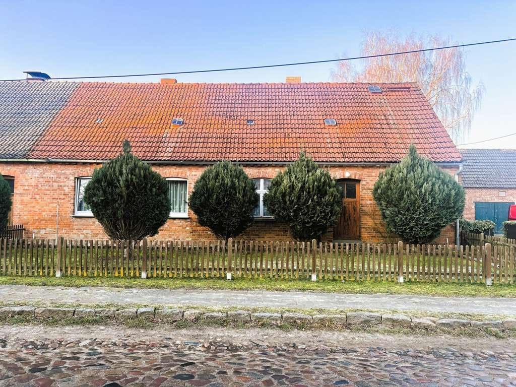 Immobilie in Wildberg - Haushälfte mit Potenzial in ländlicher Idylle bei Altentreptow - Bild 0