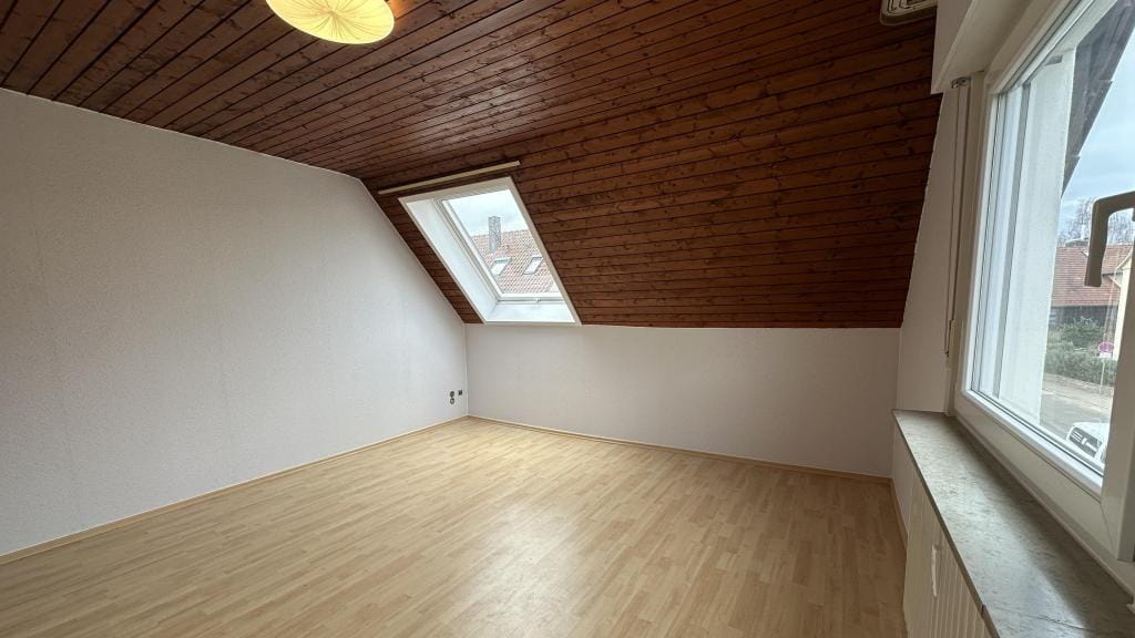 Immobilie in Esslingen am Neckar - Dachgeschosswohnung in Esslingen am Neckar (Krummenacker) - Bild 1