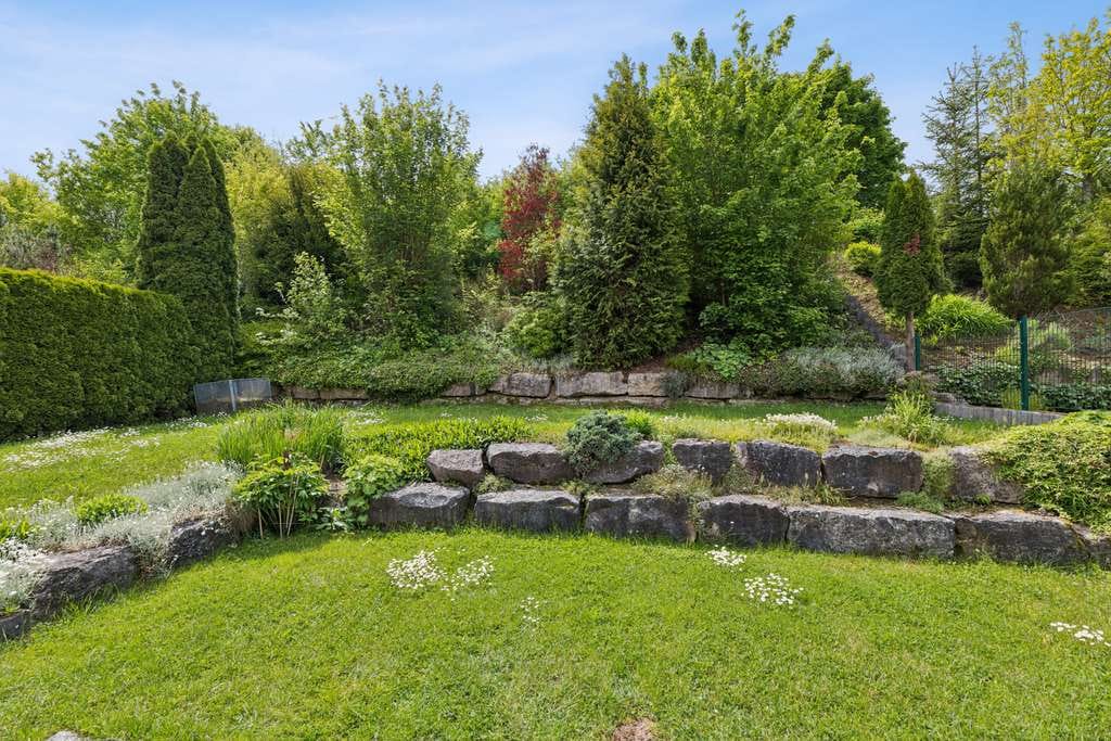 Immobilie in Vellberg - Wohnen mit Wohlfühlfaktor – Familienfreundliche Doppelhaushälfte mit Gartenidylle - Bild 1