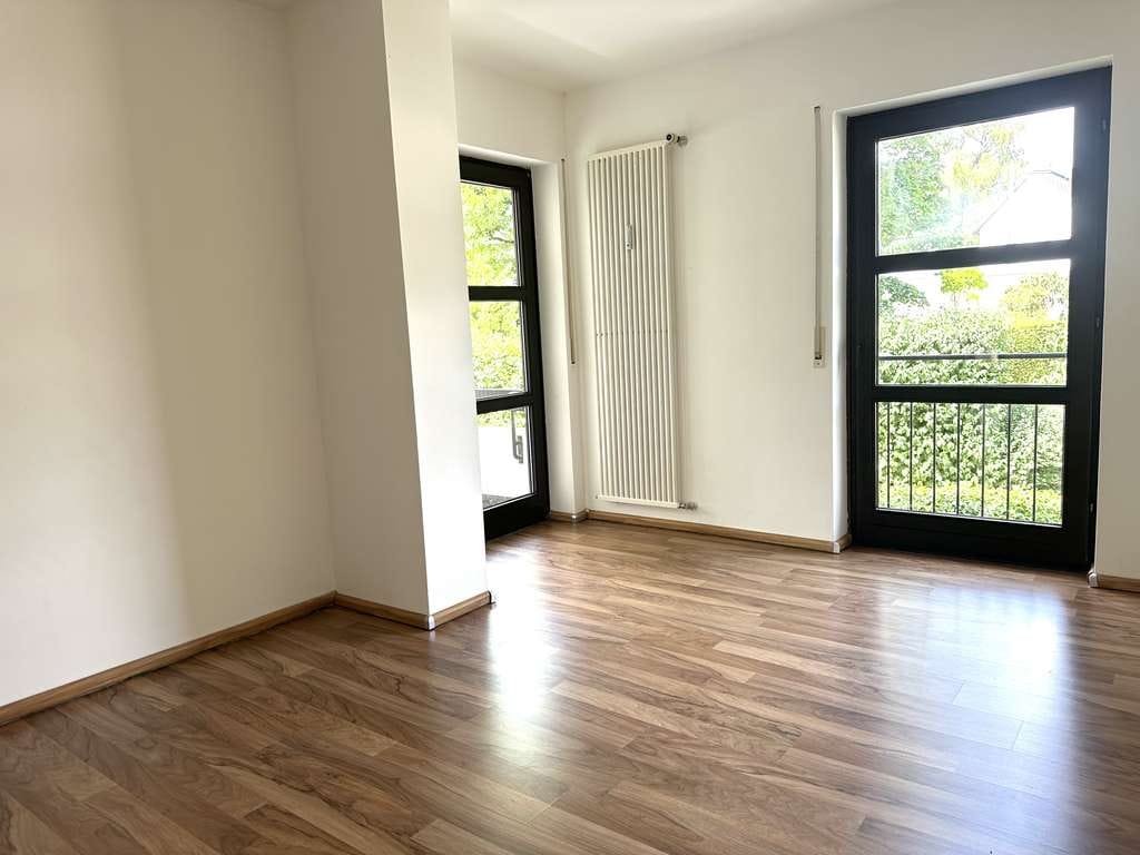 Immobilie in Grünwald - Den eigenen Geschmack verwirklichen! 4-Zimmer-Wohnung in bester Ortskernlage mit zwei Balkonen - Bild 3