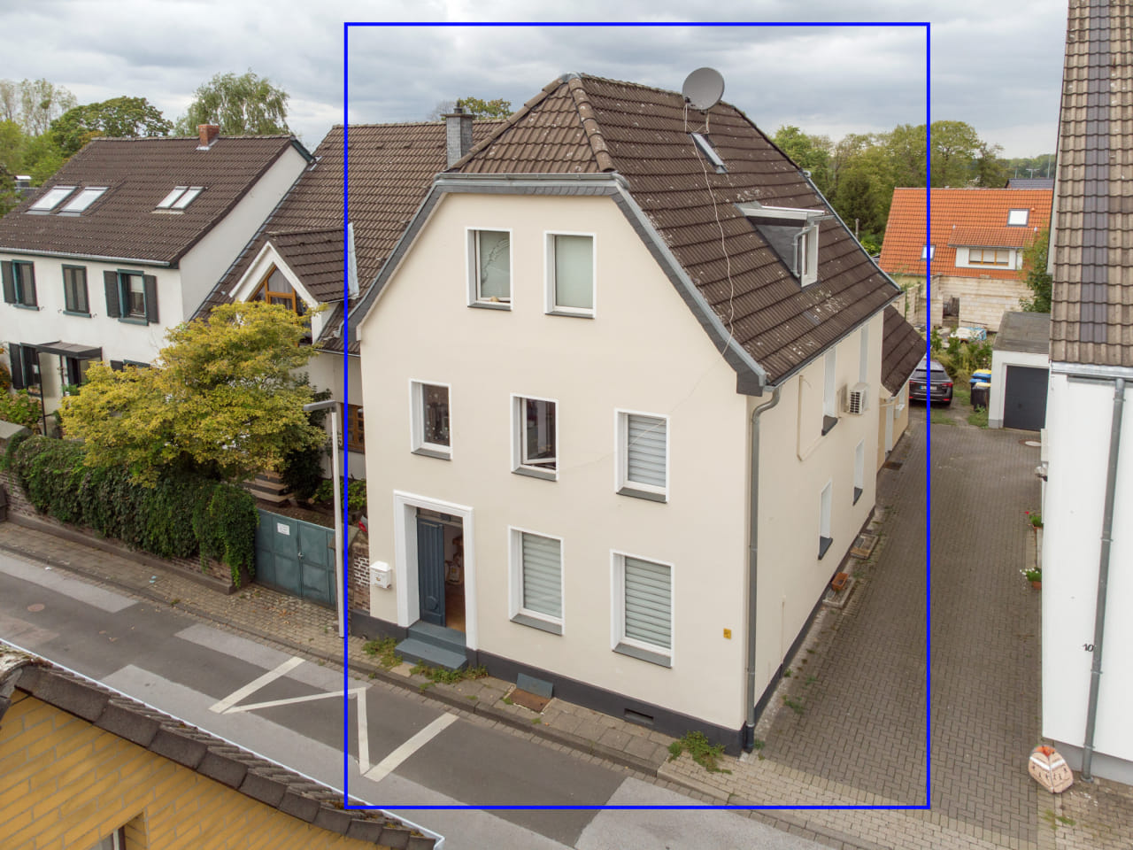 Immobilie in Monheim am Rhein -  Mehrfamilienhaus im Altstadtkern *provisionsfrei - Bild 0