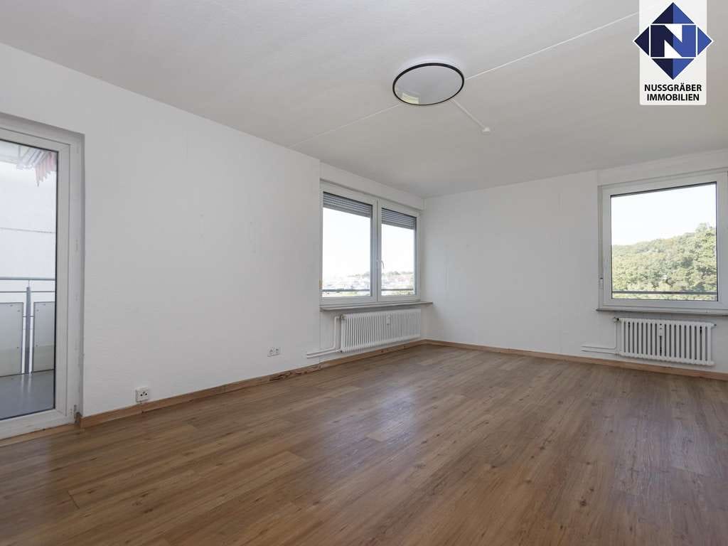 Immobilie in Reichenbach an der Fils - Naturnah mit herrlichem Blick: gepflegte 4,5-Zimmer-Wohnung mit Aufzug und Balkon - Bild 1