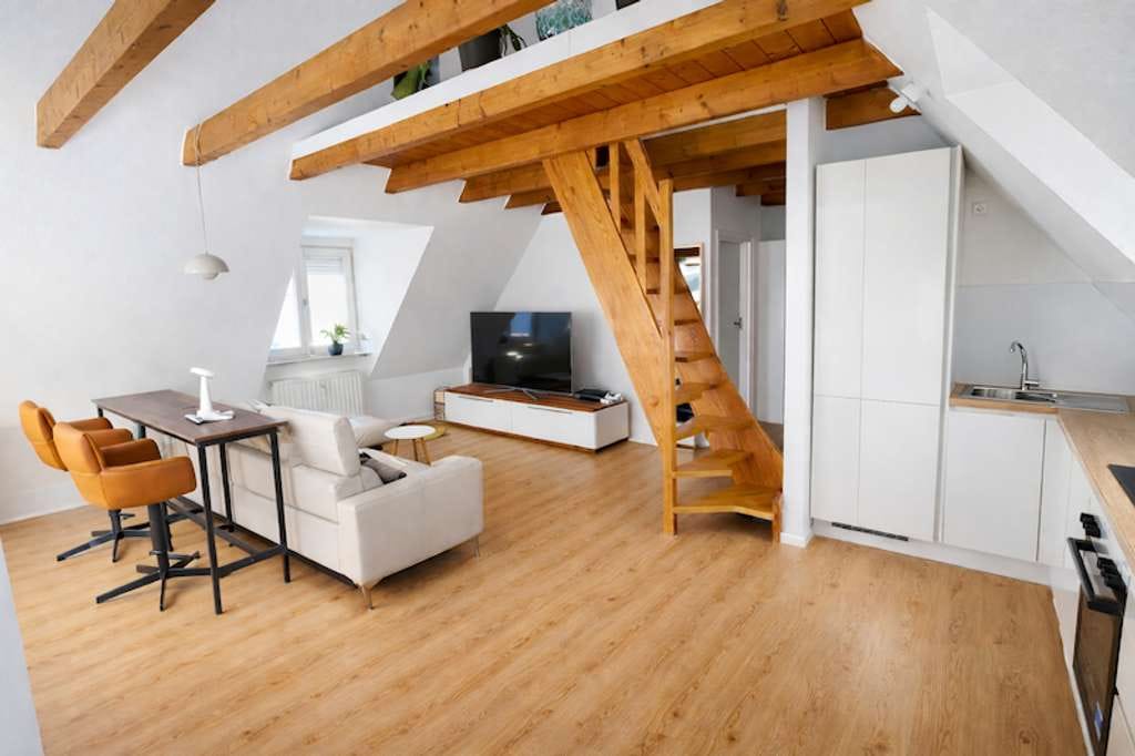 Immobilie in Pleidelsheim - 2 Zimmer DG Wohnung Loft-Charakter inkl. Garage + ideal zum vermieten! - Bild 1