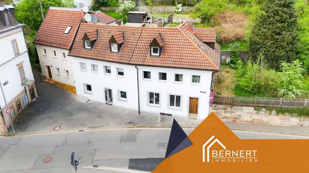 Immobilie in Kulmbach - Vollvermietetes Zweifamilienhaus mit Entwicklungspotenzial in begehrter Lage am Fuße der Plassenburg - Bild 0