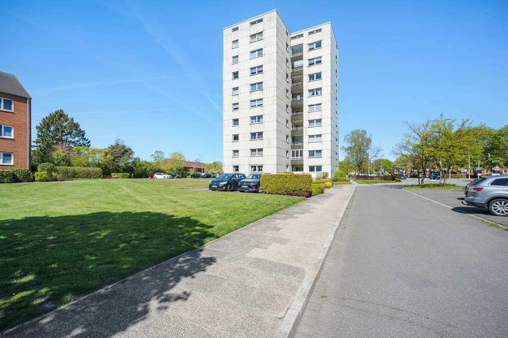 Immobilie in Rendsburg - Helle 4 Zimmer Eigentumswohnung mit sonniger Loggia, Weitblick und Fahrstuhl - Bild 1