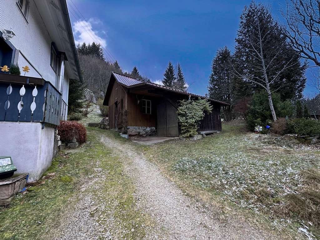 Immobilie in Forbach - Freistehendes Einfamilienhaus mit Platz für die Familie und Hobbies - Bild 1