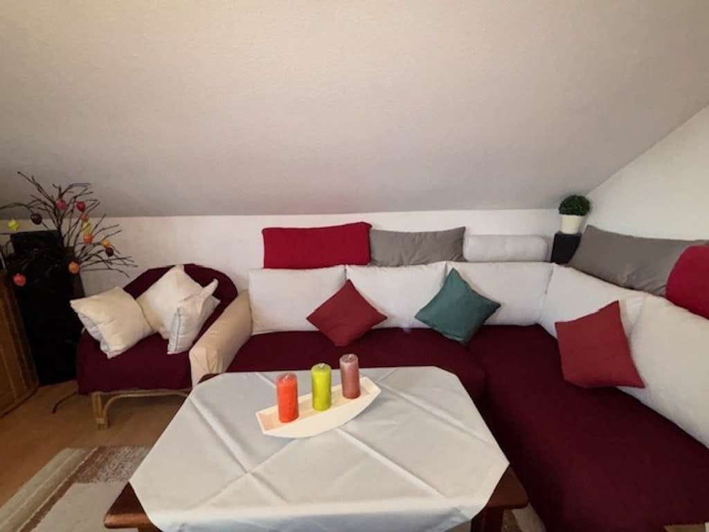 Immobilie in Hausach - Kapitalanleger aufgepaßt !!!  Attraktive 3 Zimmer Dachgeschoßwohnung in sonniger + ruhiger Lage - Bild 3