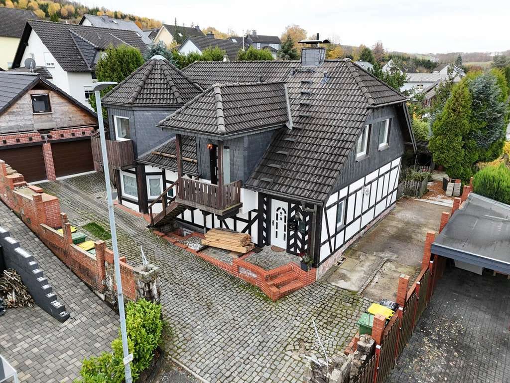 Immobilie in Herscheid - NEU: Großzügiges Mehrfamilienhaus mit drei Wohnungen in ruhiger Lage von Herscheid zu verkaufen!!! - Bild 0