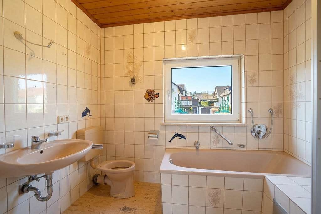 Immobilie in Bachhagel - Charmantes Haus mit sonnigem Grundstück zum Preis einer Wohnung! - Bild 2