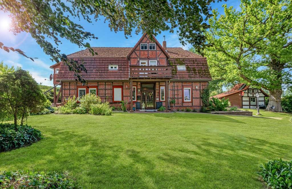 Immobilie in Bruchhausen-Vilsen - Das ideale Landleben: Historischer Resthof mit ausgebautem Backhaus in idyllischer Umgebung - Bild 1