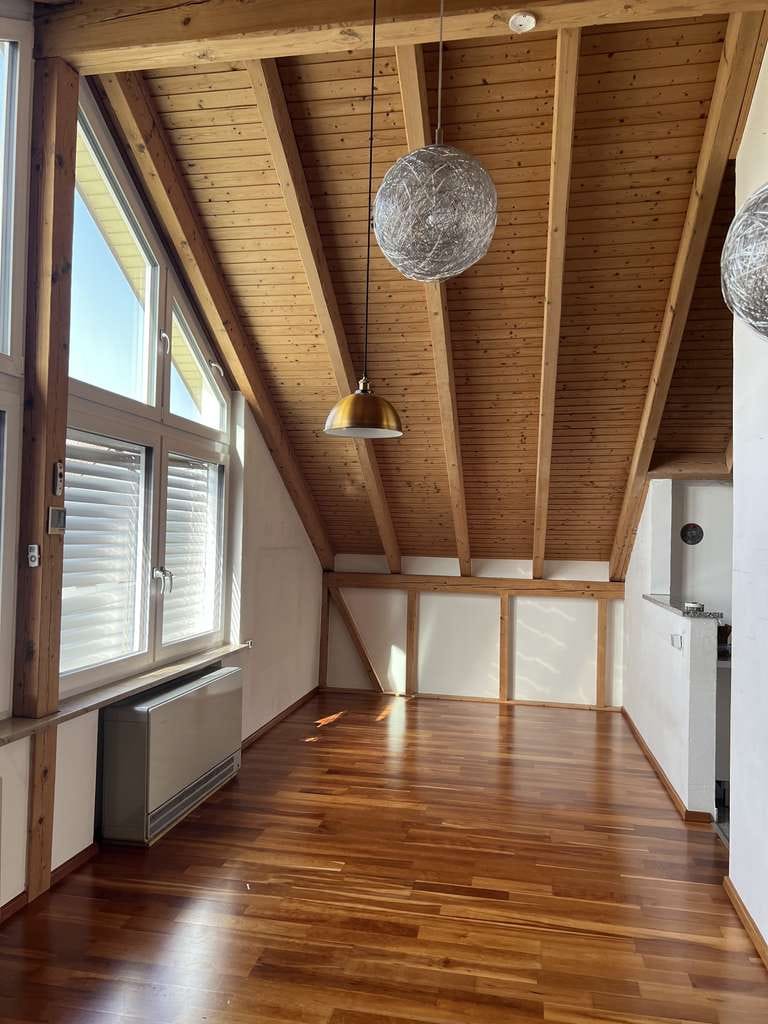 Immobilie in Baindt - Charmante Dachgeschosswohnung mit Fernsicht, Balkon & viel Licht - Bild 4