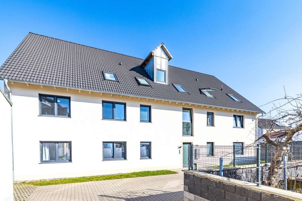 Immobilie in Kahl am Main - Kahl am Main: Gut geschnittene und vermietete 3-Zimmer-Wohnung mit Balkon in kleiner Wohneinheit - Bild 0