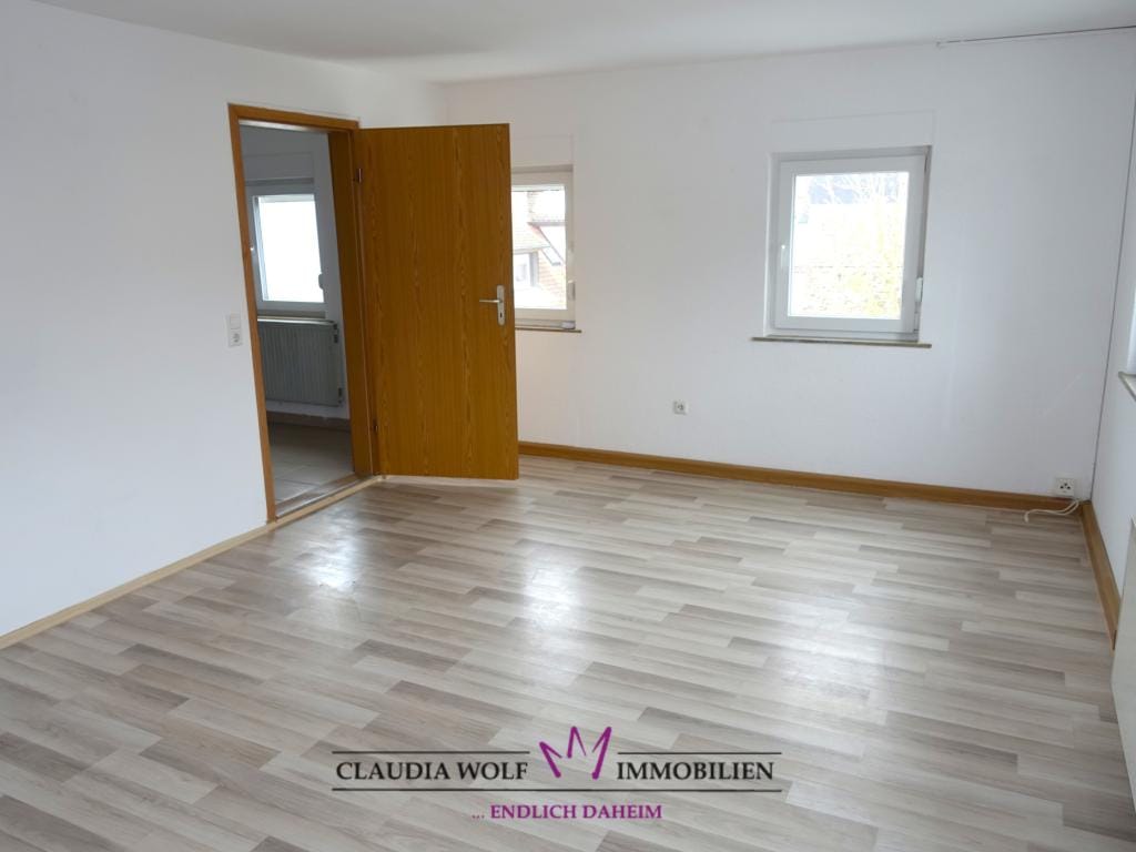 Immobilie in Feuchtwangen - *** SOLIDE KAPITALANLAGE - Voll saniertes Fünf-Familienhaus in Feuchtwangen-Zehdorf *** - Bild 2