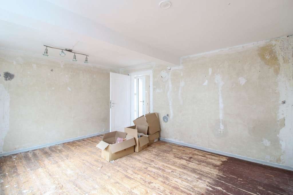 Immobilie in Weinbach - Sanierungsbedürftiges Wohnhaus mit Potenzial für Handwerker in Weinbach - Bild 5