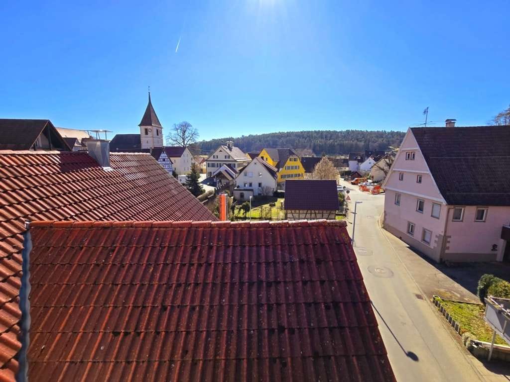 Immobilie in Aidlingen - OPEN HOUSE: SA, 25.04.2026 v. 10:30-12:30 UHR - Modernes 5,5-Zi.-Townhouse mit Dachterrasse & Garage - Bild 1