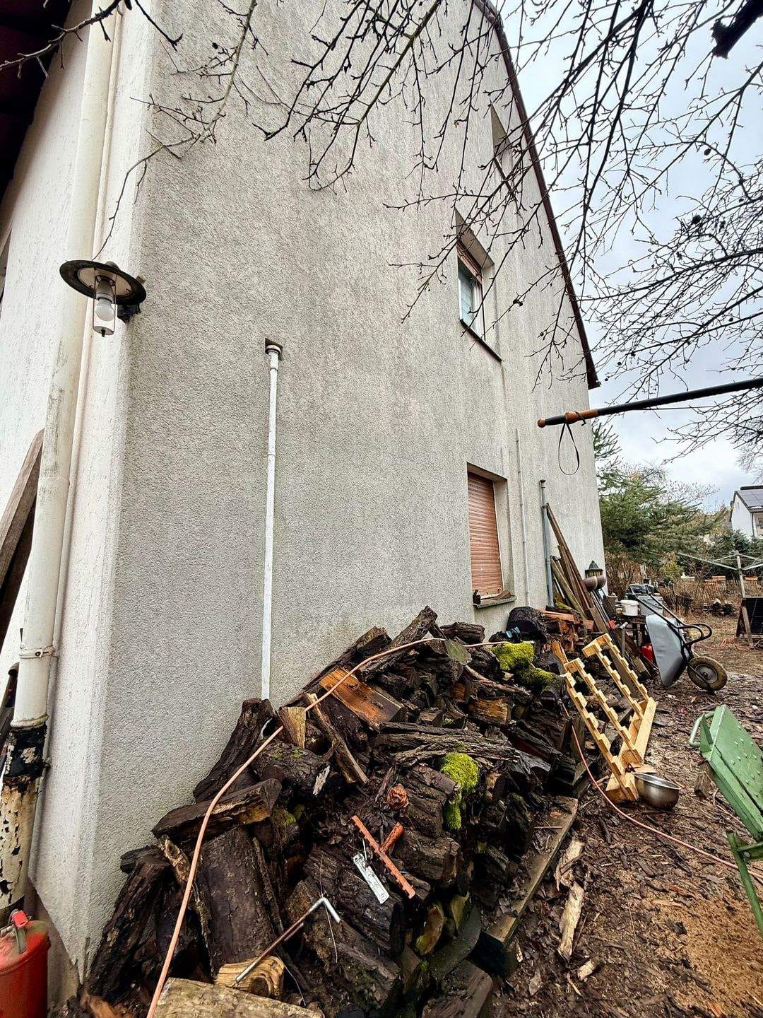 Immobilie in Rückersdorf - Sanierungsbedürftige Doppelhaushälfte mit großem Garten und Gestaltungspotenzial - Verkauf im Bieterverfahren - Bild 2