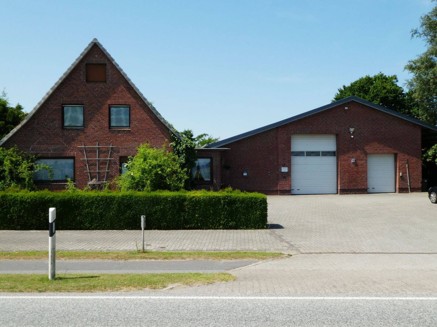 Immobilie in Blomesche Wildnis - *** Seltene Gelegenheit - Geräumiges Wohnhaus mit multifunktionaler Lagerhalle, auf großem Grundstück, in strategisch guter Lage *** - Bild 0