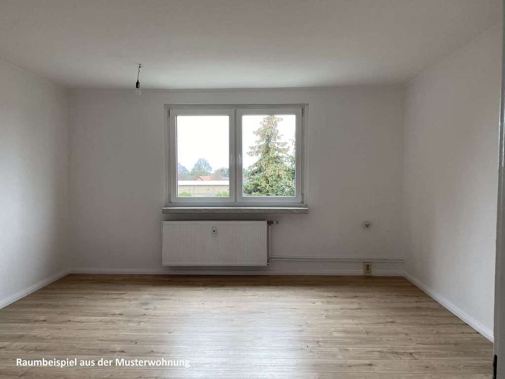 Immobilie in Schorfheide - Werden Sie Vermieter, nördlich von Berlin. Provisionsfrei! Großzügige 4-Zi.-Wohnung - Bild 1