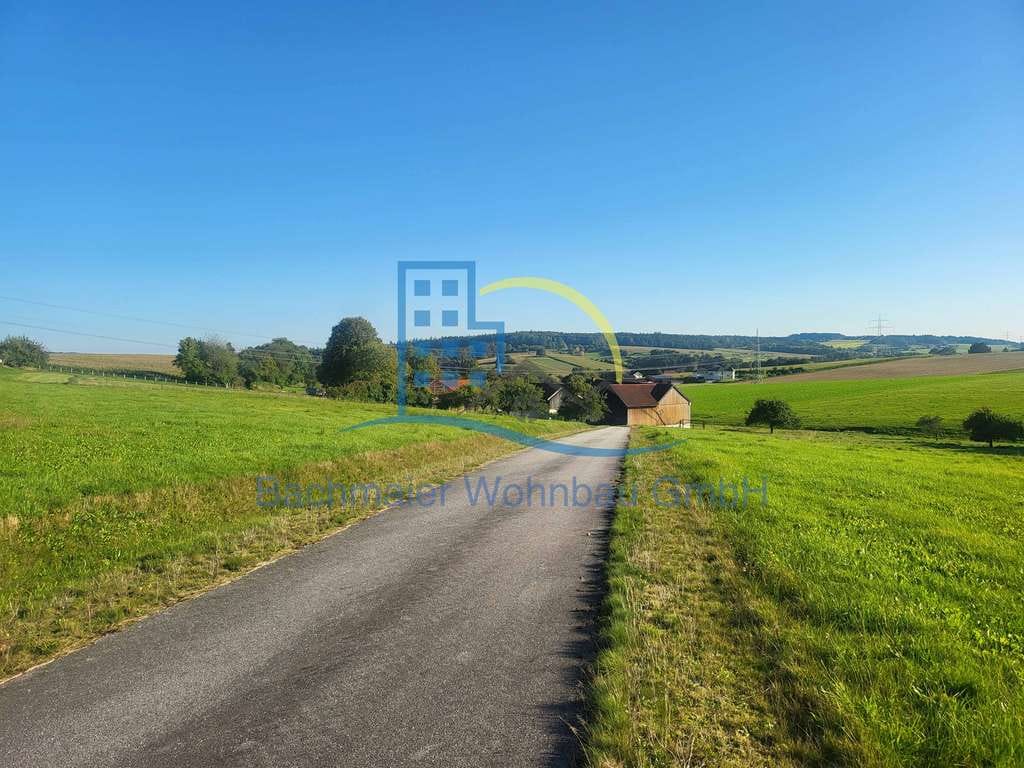 Immobilie in Haarbach - Seltene Gelegenheit! Alleinlage mit 10.000 m² arrondiertem Grundstück - Bild 0
