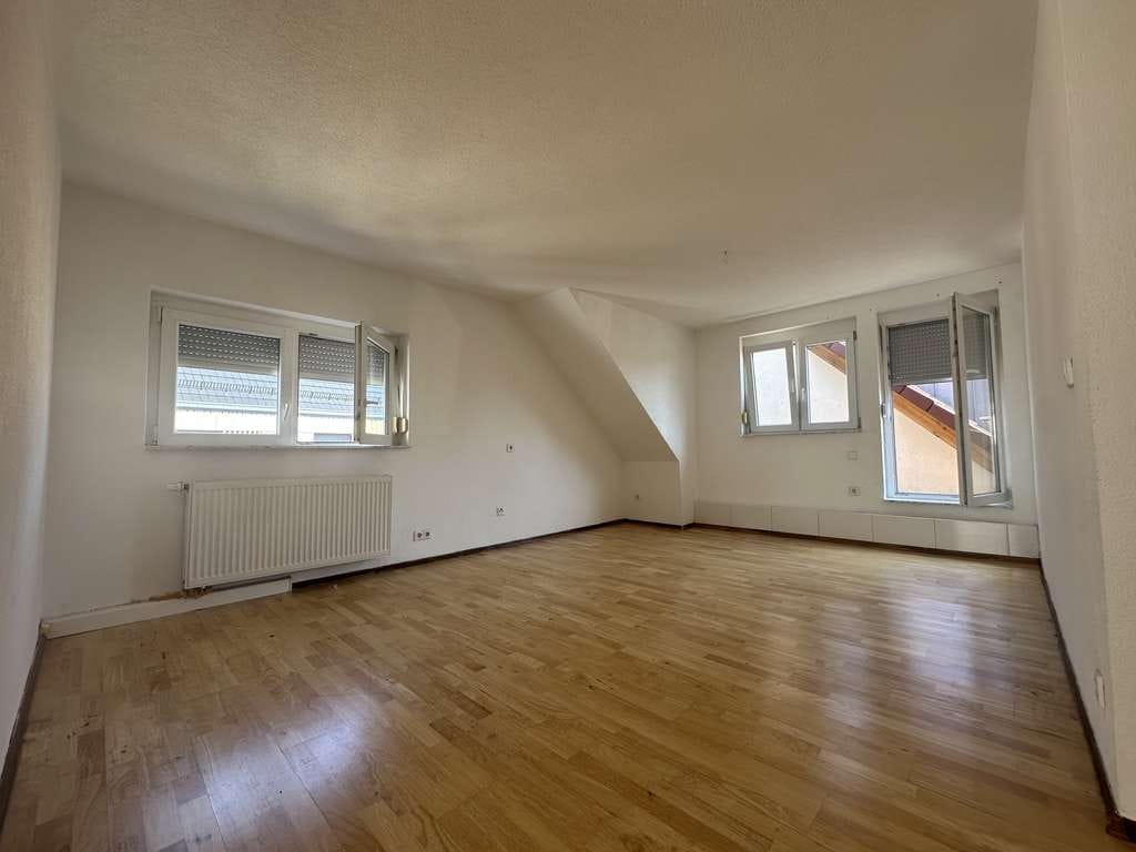 Immobilie in Ofterdingen - Das größte Schnäppchen in Ofterdingen - Renoviertes Reihenendhaus mit 6 Zimmer - Bild 0