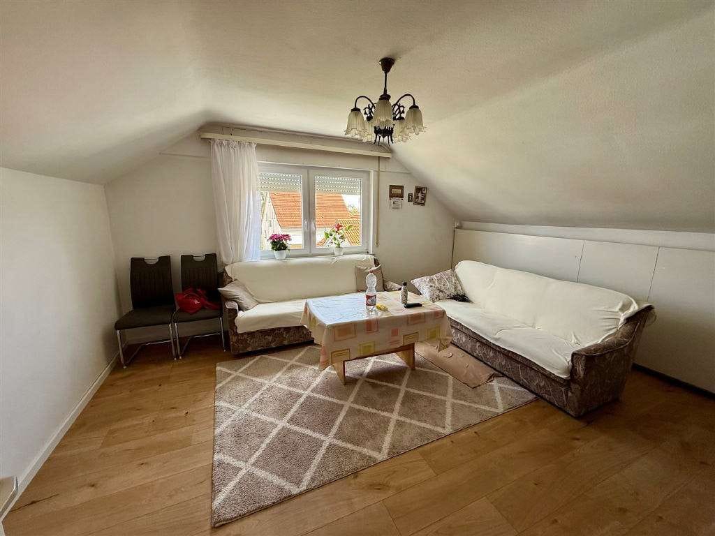 Immobilie in Welzheim - Vermietete helle 2-Zimmer-DG-Wohnung mit Gartenanteil in Welzheim - Bild 2