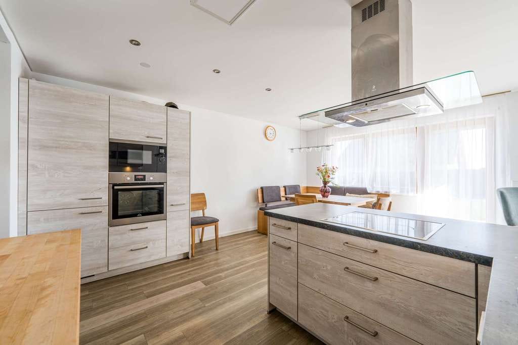 Immobilie in Ühlingen-Birkendorf - Viel Platz für die Familie – modernisiertes Zweifamilienhaus mit Dachterrasse & Garage in Berau - Bild 2