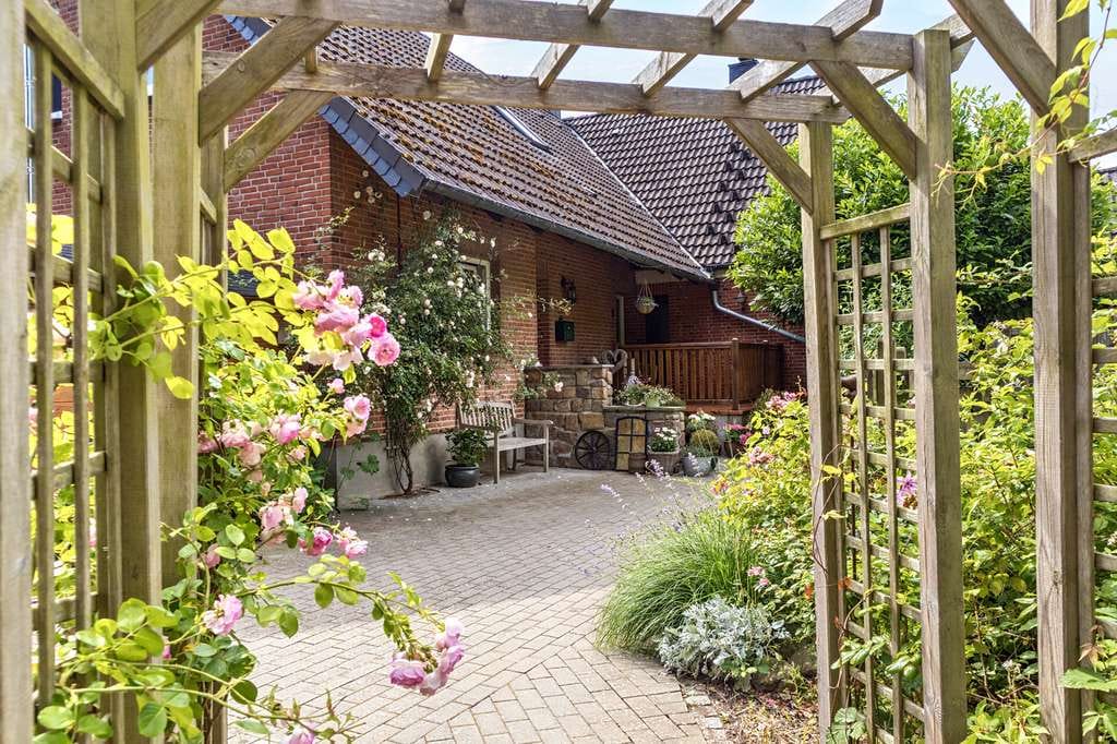 Immobilie in Rieseby - Landhausflair trifft Familienglück – Großzügiges Zuhause auf traumhaftem Grundstück in Rieseby - Bild 2