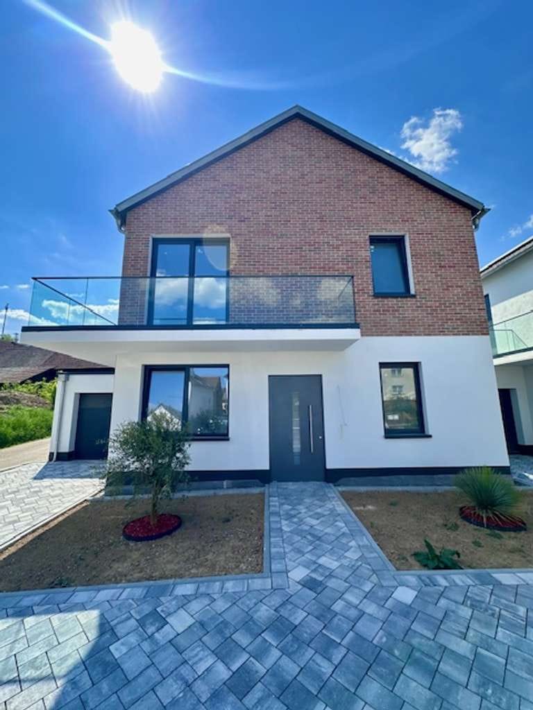 Immobilie in Osterburken - Neubau-Reihenhaus in Schlierstadt – Ihr modernes Zuhause im Herzen des Odenwaldes - Bild 1
