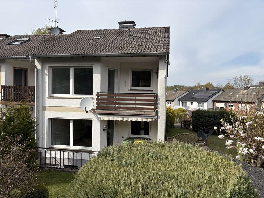 Immobilie in Meinerzhagen - VR Immo: Stadtnahes Reihenendhaus mit Garage - Bild 2