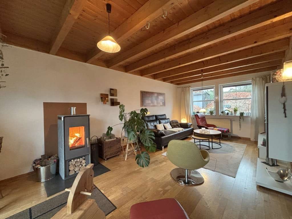 Immobilie in Rauschenberg - Gepflegtes Einfamilienhaus mit Kamin, Garten & Terrasse – energieeffizient beheizt über Nahwärme - Bild 4