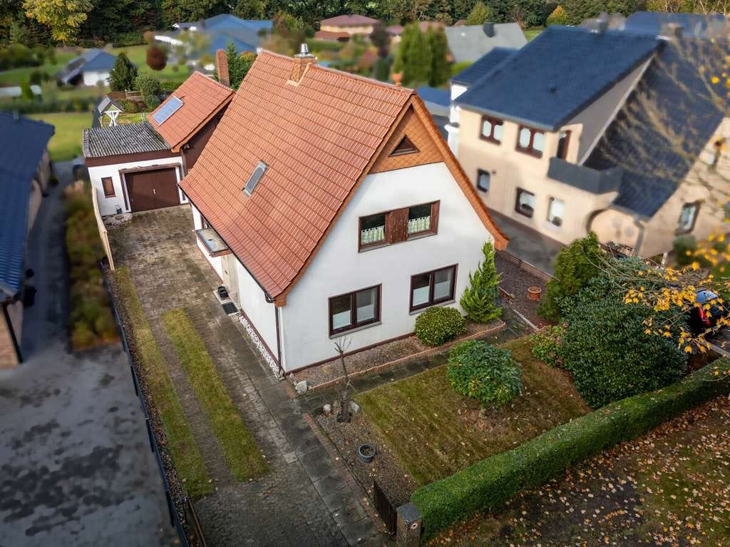 Immobilie in Geestland - Einzigartiges Einfamilienhaus in Debstedt: Geräumiges Wohnen mit zwei Garagen und großem Grundstück - Bild 0