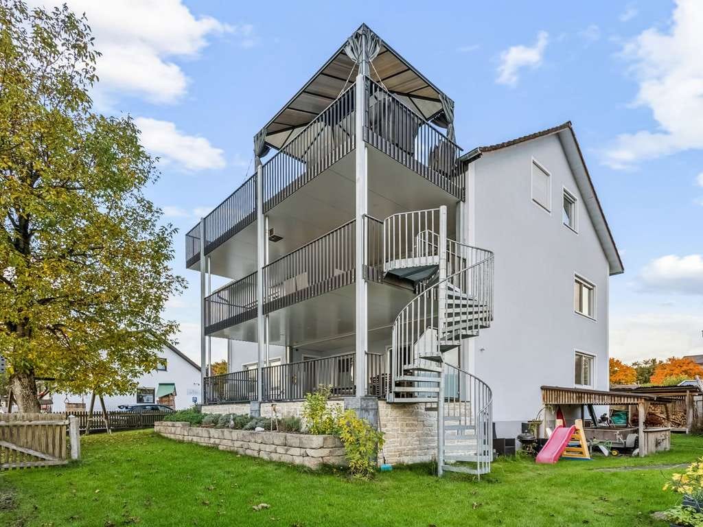 Immobilie in Adelzhausen - Top saniertes Mehrgenerationenhaus mit Gewerbeeinheit in Adelzhausen - Bild 2