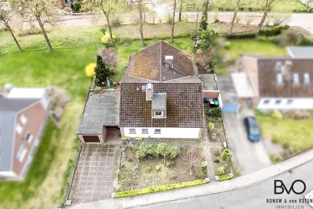 Immobilie in Malente - SEEBLICK ! Den Kellersee vor der Tür. Großzügiges Ein-/Zweifamilienhaus. - Bild 1