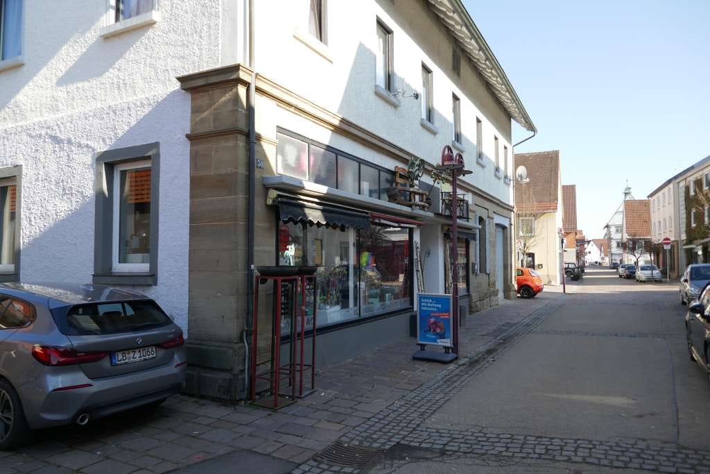 Immobilie in Löchgau - Mehrfamilienhaus mit Charme, Ausbaureserve und Gewerbeeinheit im Zentrum - Bild 3