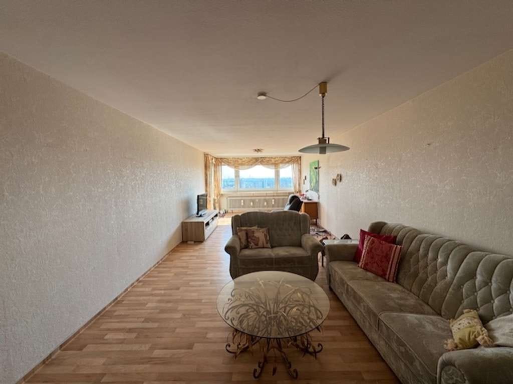 Immobilie in Lampertheim - Panorama inklusive: Helle 4-Zimmer-Wohnung mit Balkon und Weitsicht - Bild 2