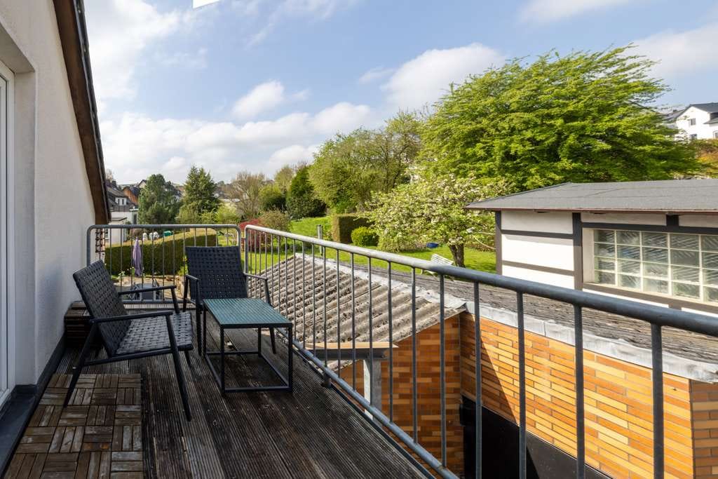 Immobilie in Sundern - Freistehendes Einfamilienhaus mit Terrasse, Balkon und viel Gestaltungsspielraum - Bild 0