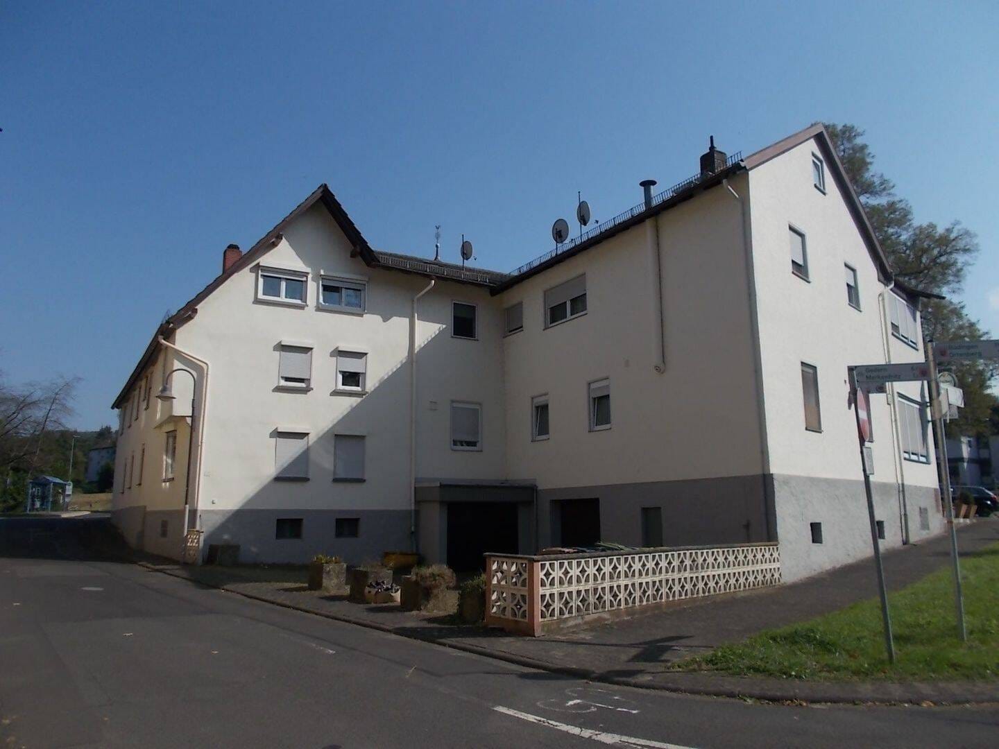 Immobilie in Hirzenhain - 4 Wohnungen + Gaststätte in Hirzenhain - Bild 1