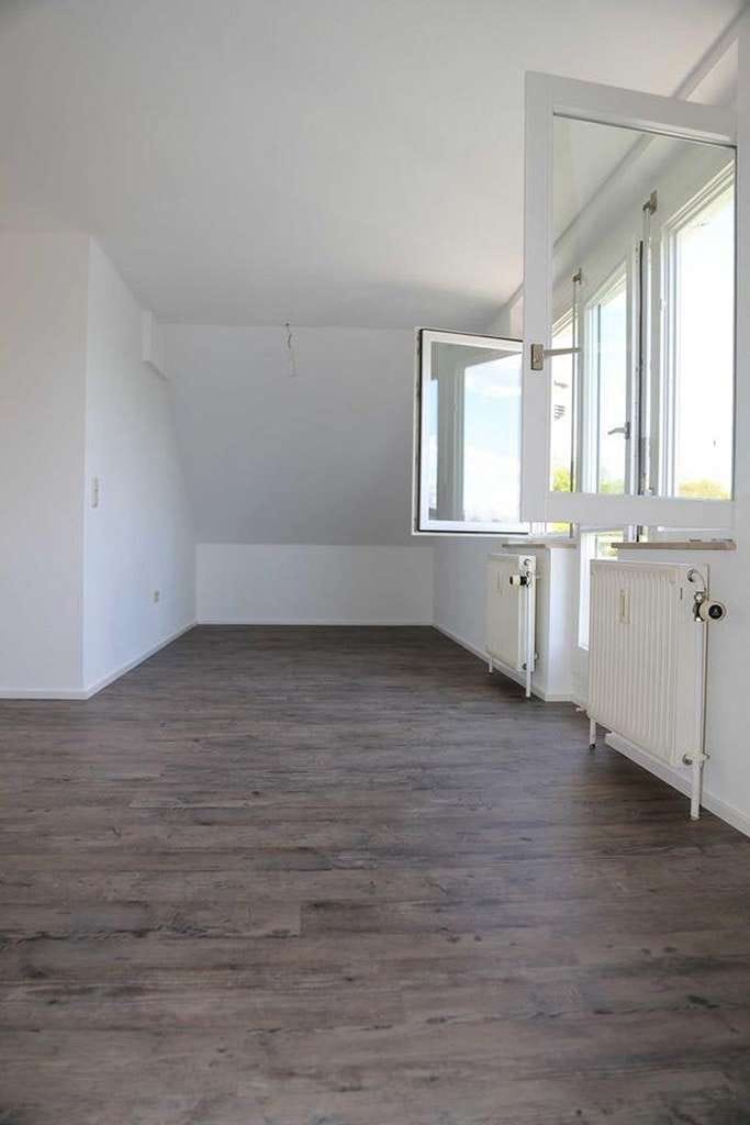 Immobilie in Oberstenfeld - Toll geschnittene helle Dachgeschosswohnung in Oberstenfeld provisionsfrei! - Bild 2